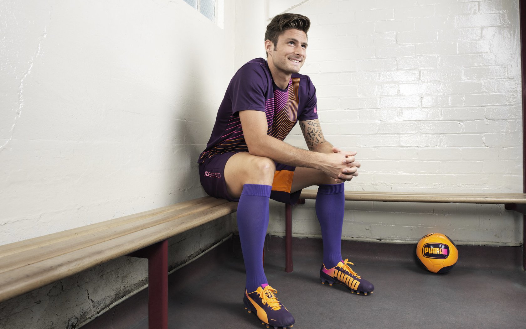 拜仁双后腰拦截覆盖能力极强，拜仁套后腰